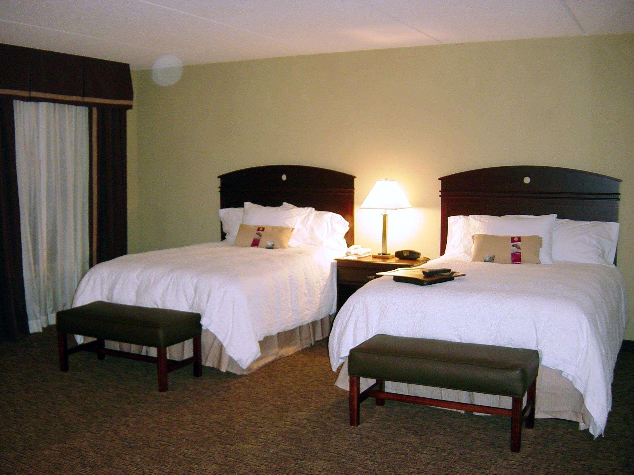 Hampton & Hotel