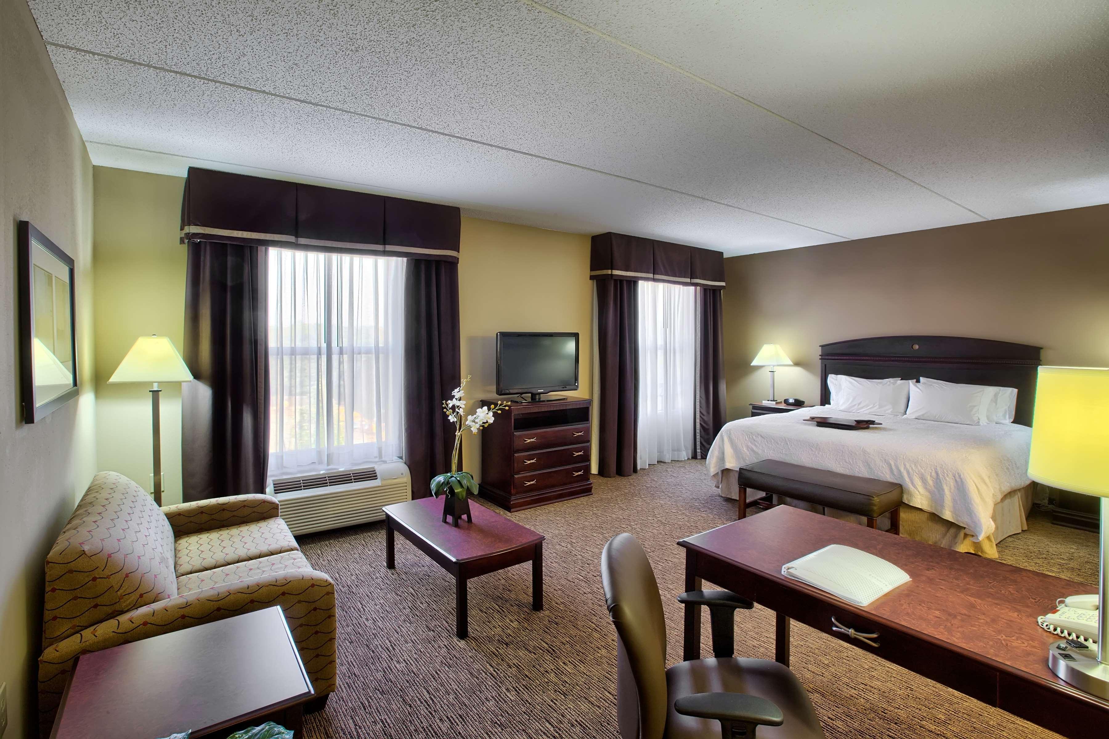 Hampton & Hotel