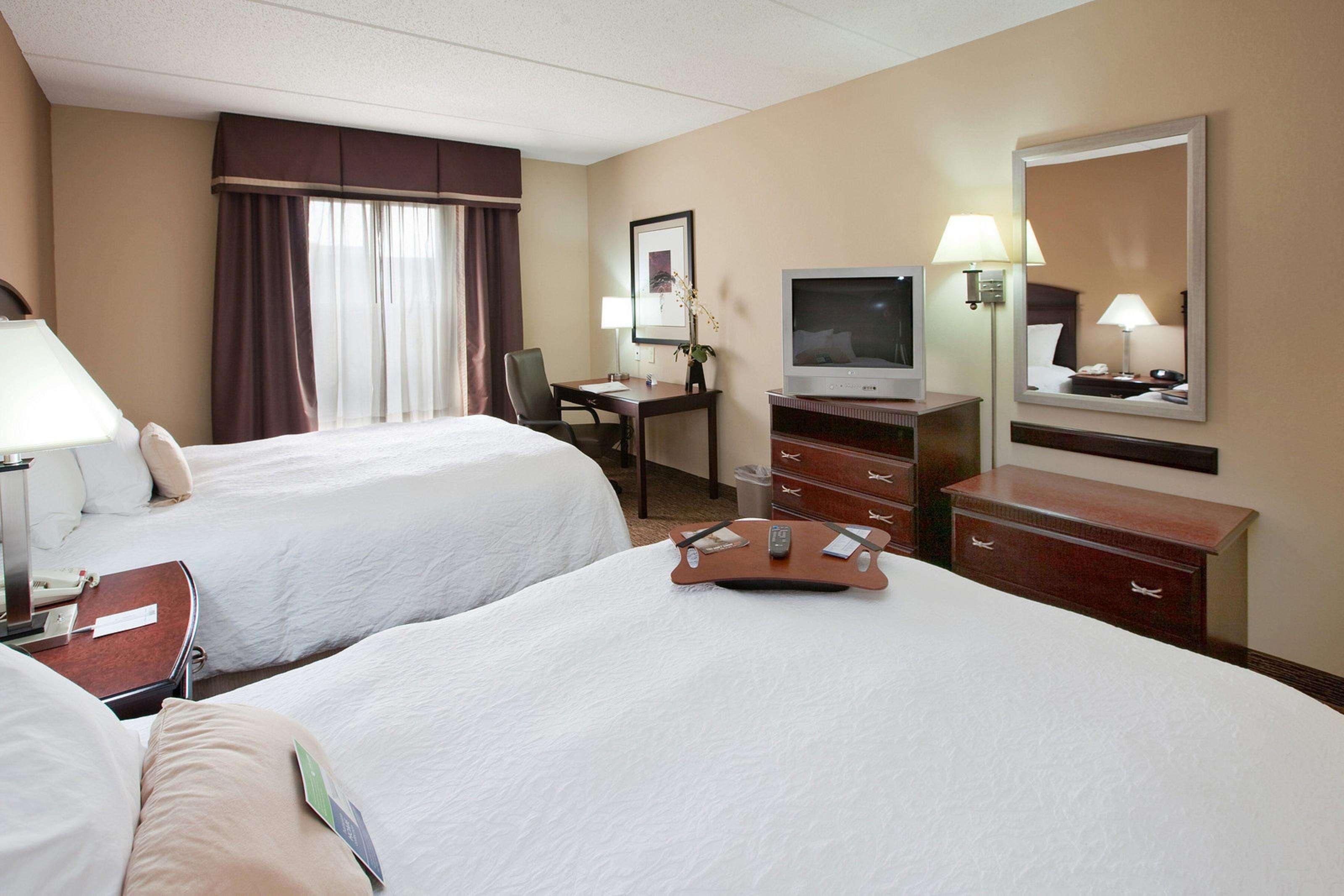 Hampton & Hotel