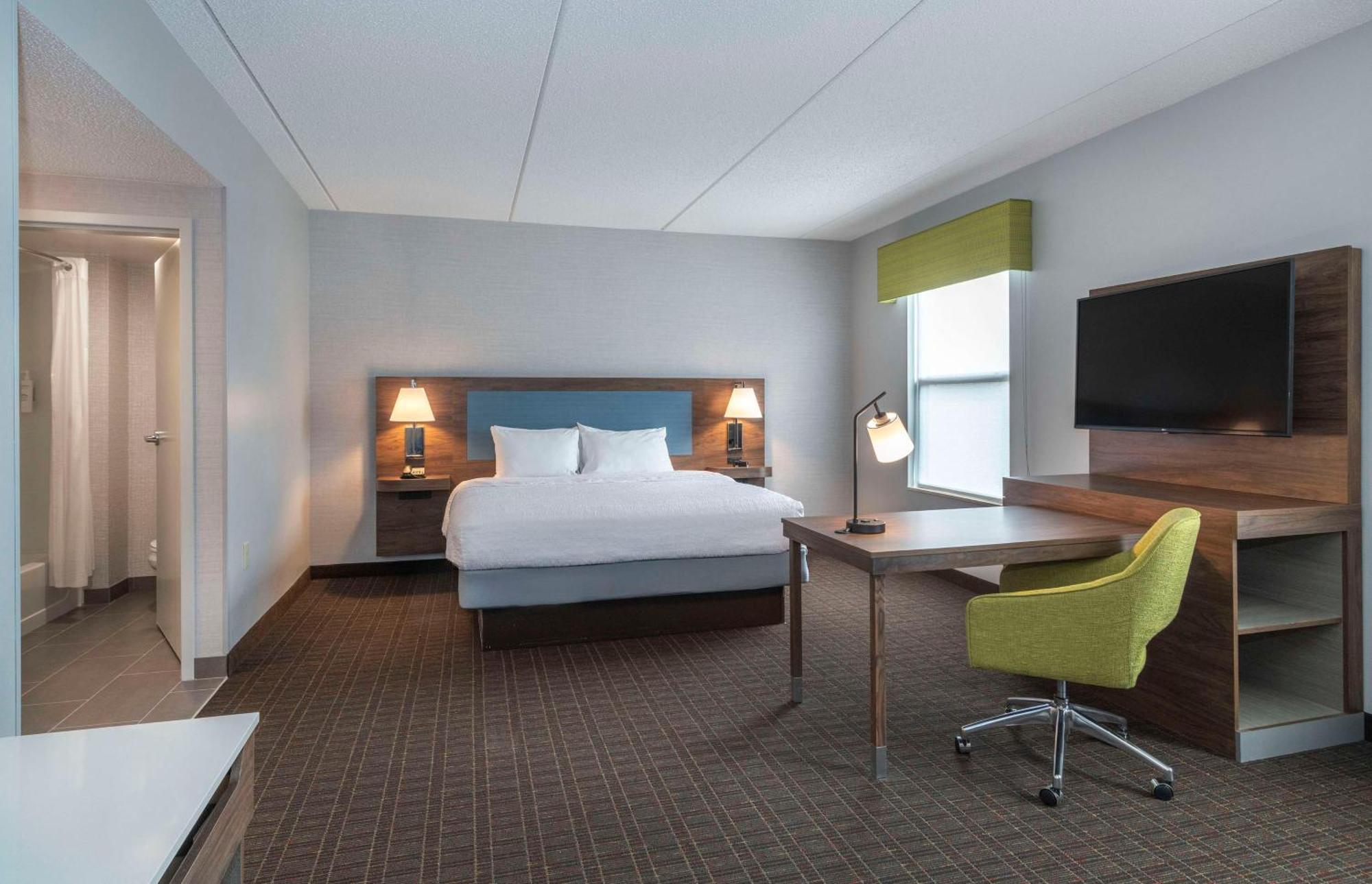 Hampton & Hotel