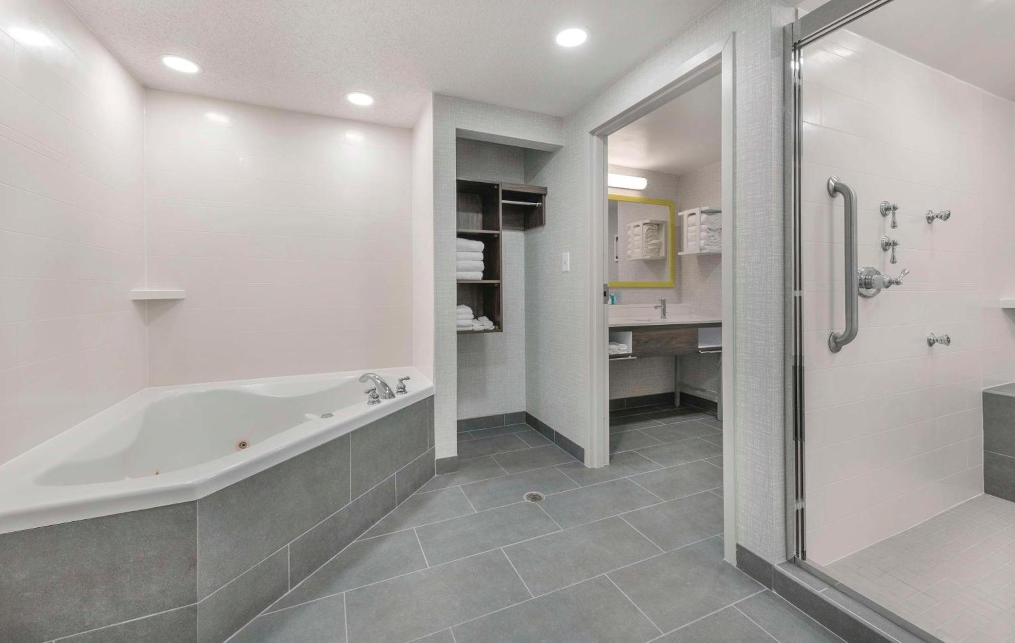 Hampton & 3* Burlington