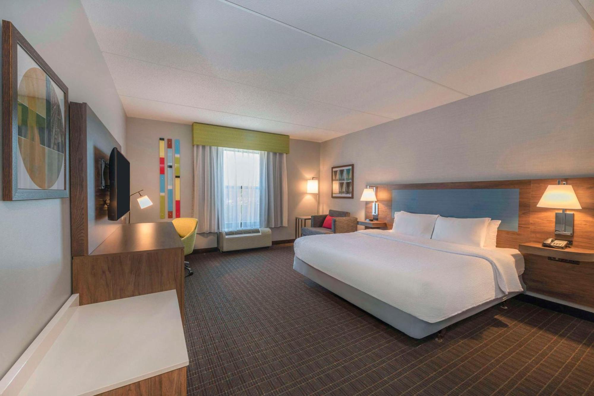 Hampton & Hotel