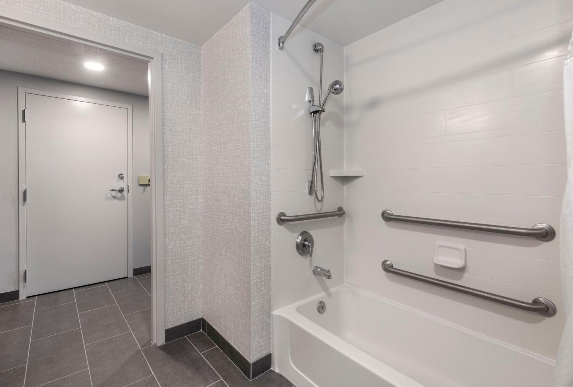 Hampton & 3* Burlington