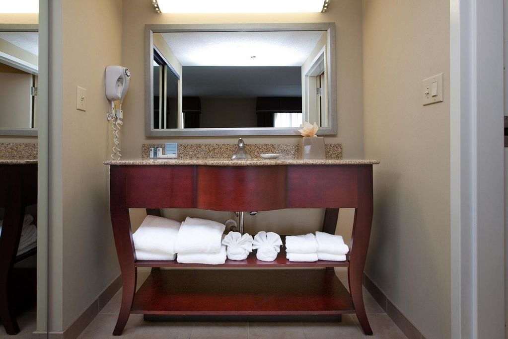 Hampton & Hotel Burlington