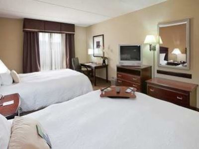 Hampton & Hotel